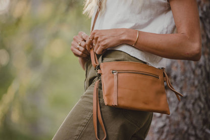 Aubree Leather Purse: Saddle