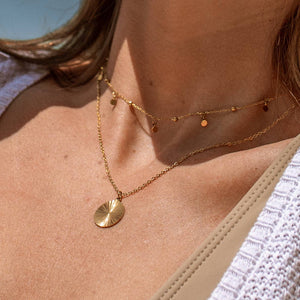 Chasing Sunset Necklace Gold: Gold