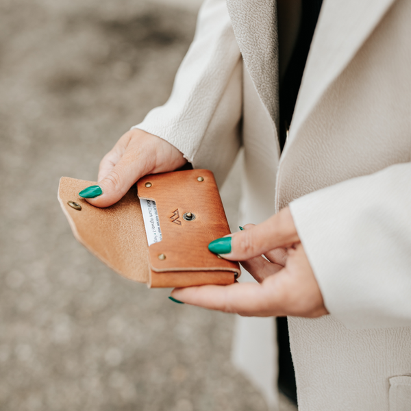 Jarvis Card Holder: Natural