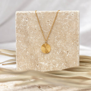 Chasing Sunset Necklace Gold: Gold
