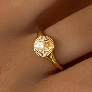 Sunburst Ring: Gold / 7