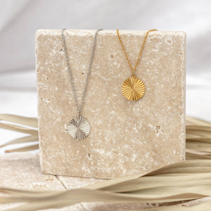Chasing Sunset Necklace Gold: Gold