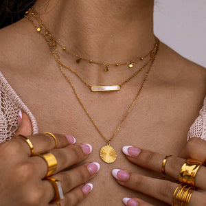 Chasing Sunset Necklace Gold: Gold