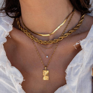 30A Necklace Gold: Gold
